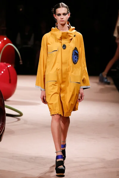 Look 10